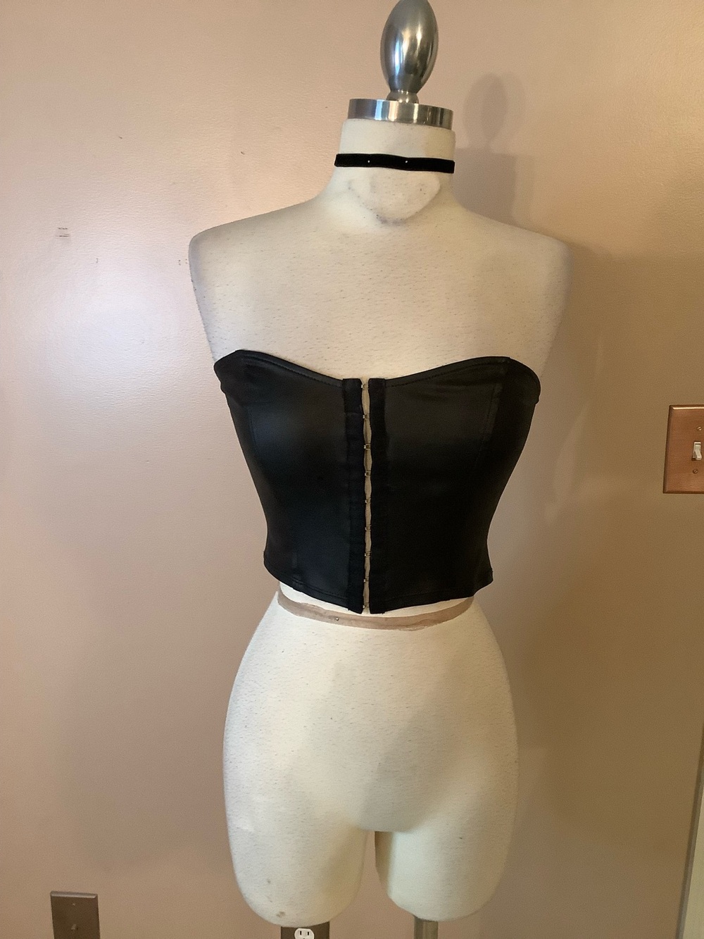 Forever 21 Sexy Black Faux Leather Strapless Corset Style Crop Top Shirt Medium